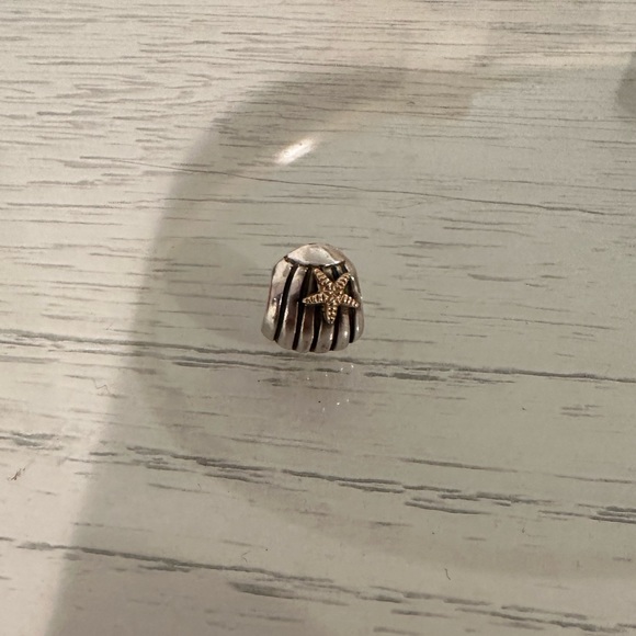 PANDORA Seashell Charm - Picture 2 of 4